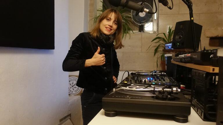 Ksdhfjkdhfkhw w/ Ana Helder (November 2021)